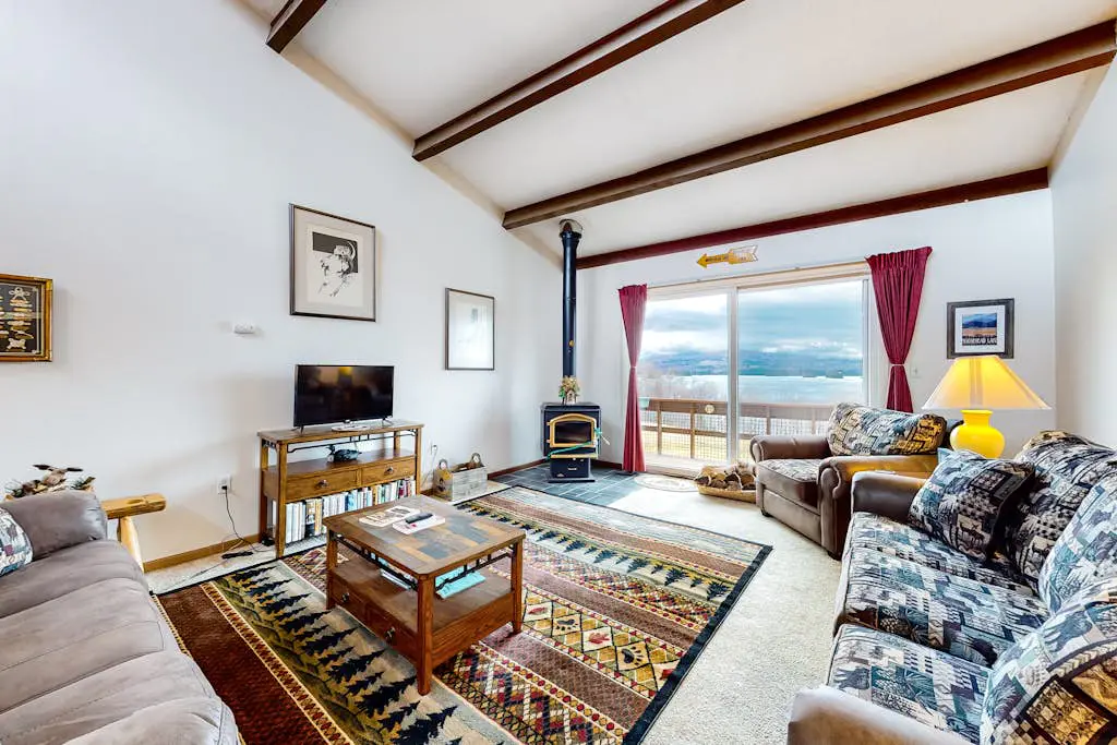 Lakeview Condo