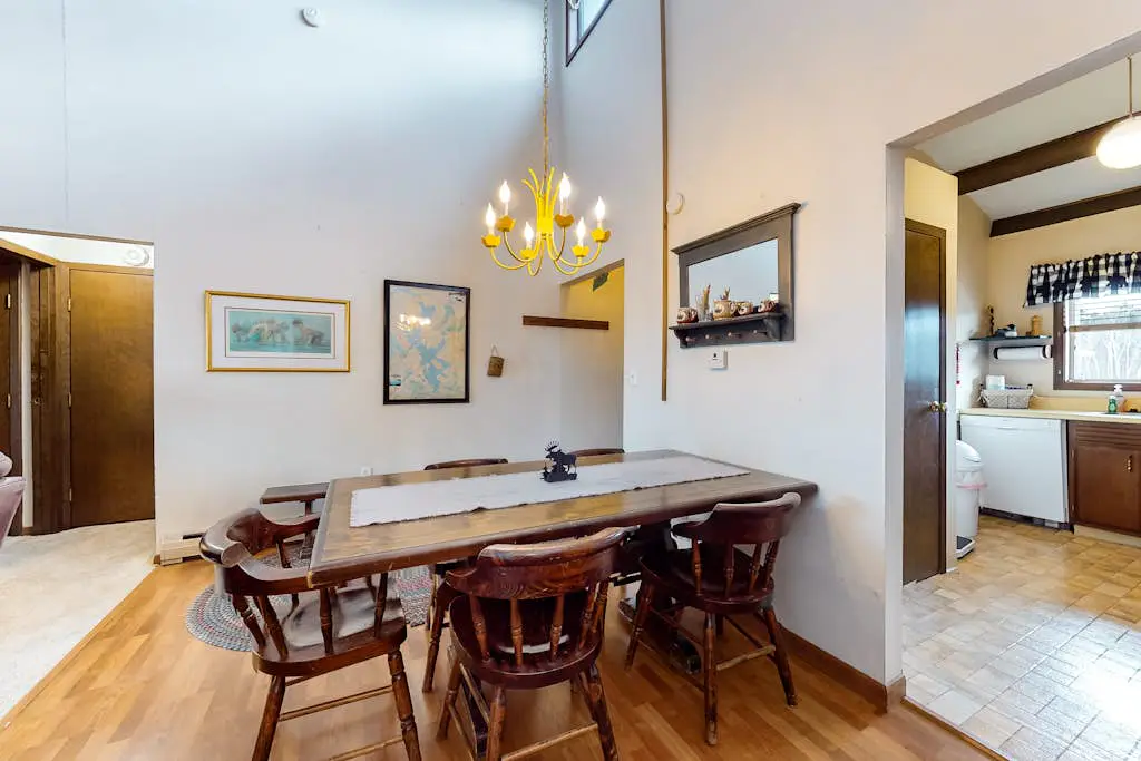 Lakeview Condo