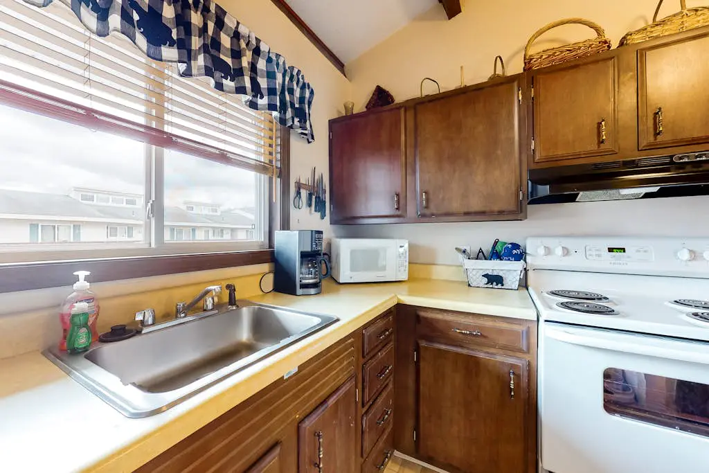 Lakeview Condo