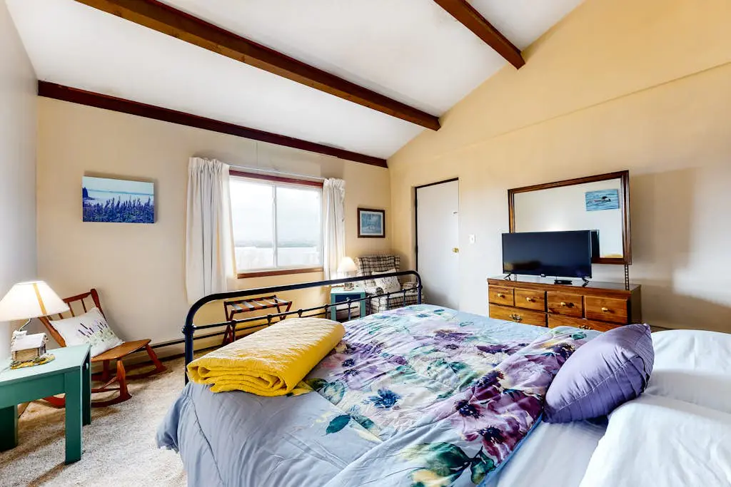 Lakeview Condo
