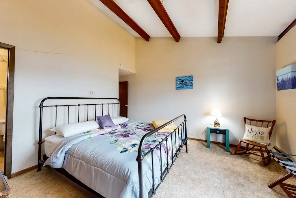 Lakeview Condo