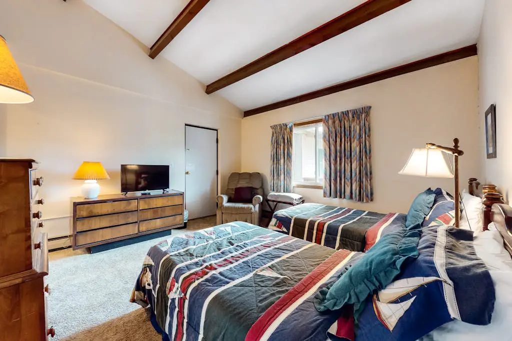Lakeview Condo