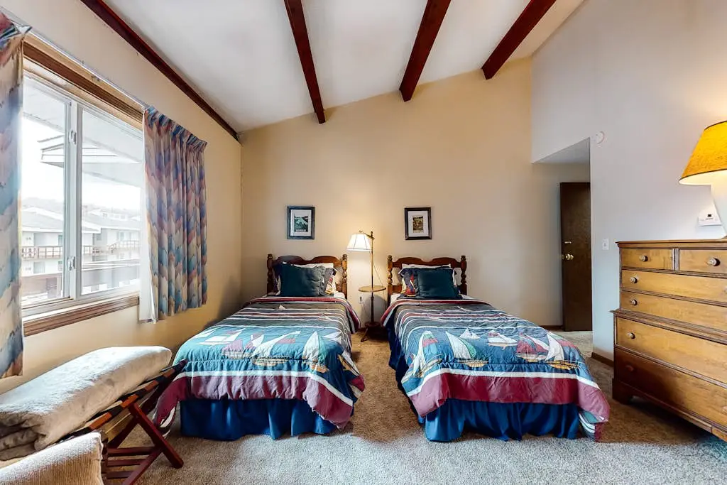 Lakeview Condo