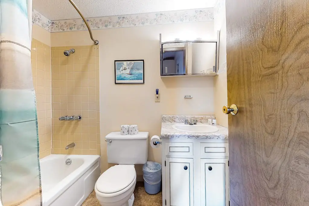 Lakeview Condo