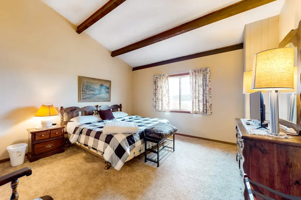 Lakeview Condo