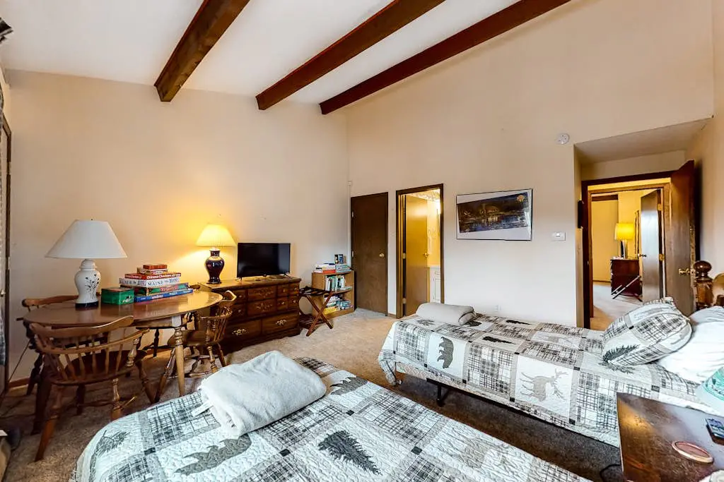Lakeview Condo