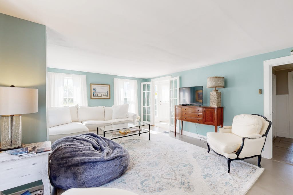 Beautiful Retreat | Home Office | Walk 5 MInutes to Main Street