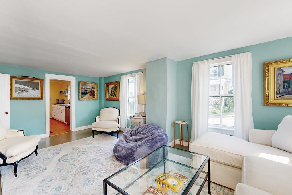 Beautiful Retreat | Home Office | Walk 5 MInutes to Main Street