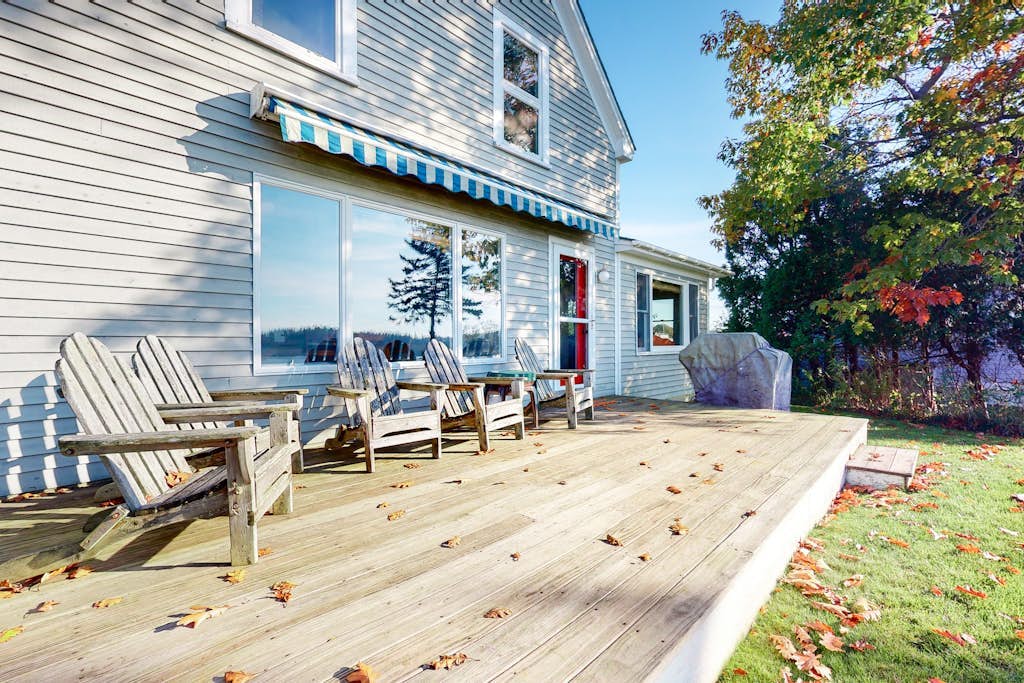 Bayfront house on Port Clyde Harbor with views, hot tub,  beach access