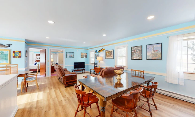 Spacious single-level duplex with fast WiFi, two full kitchens, deck, & yard
