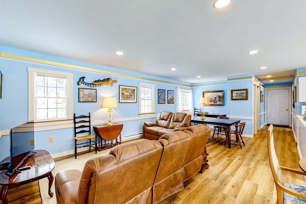 Colorful duplex home with a large yard, deck, WiFi, & ideal Midcoast location