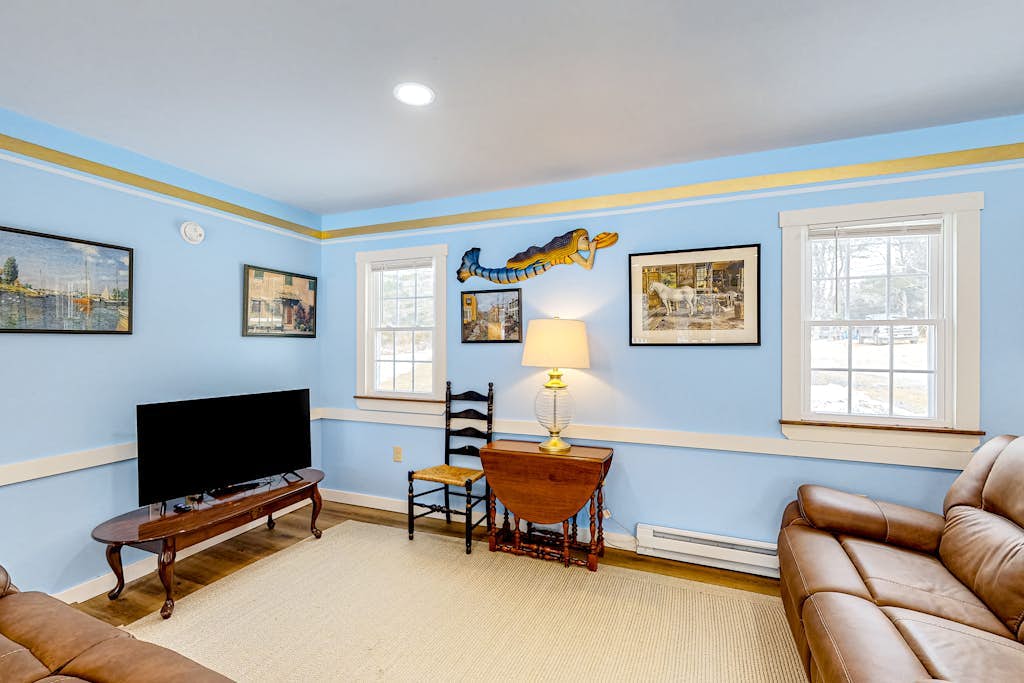 Colorful duplex home with a large yard, deck, WiFi, & ideal Midcoast location