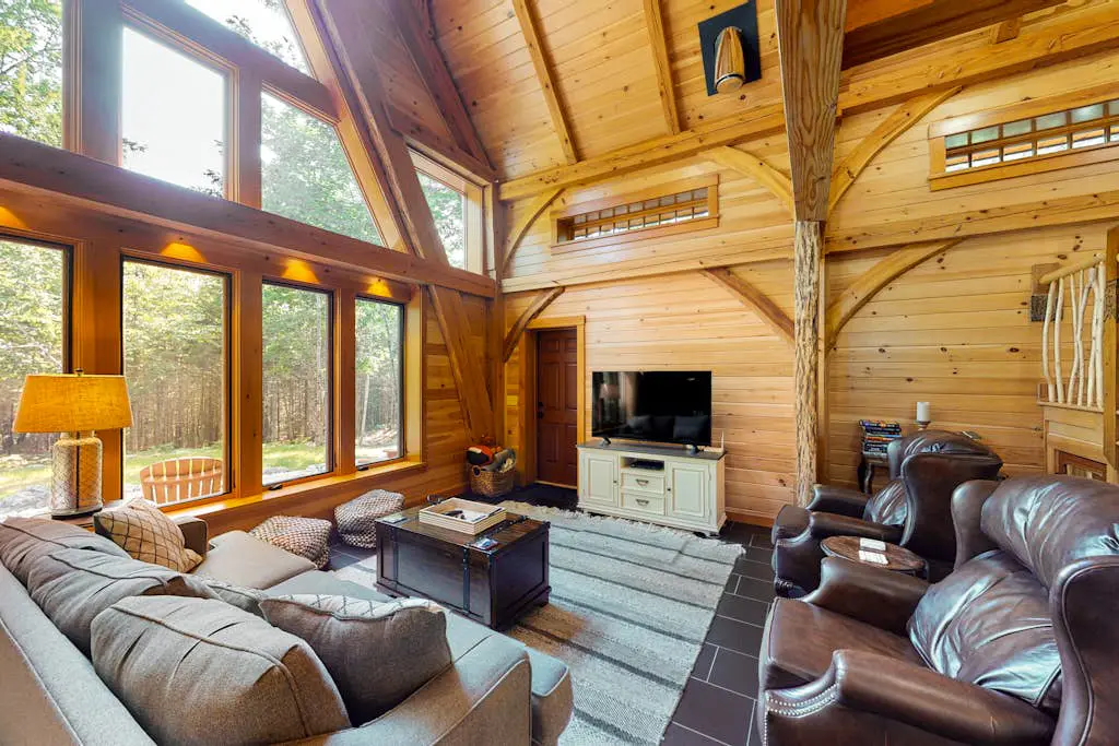 Lazy Lumberjack Hilltop Cabin