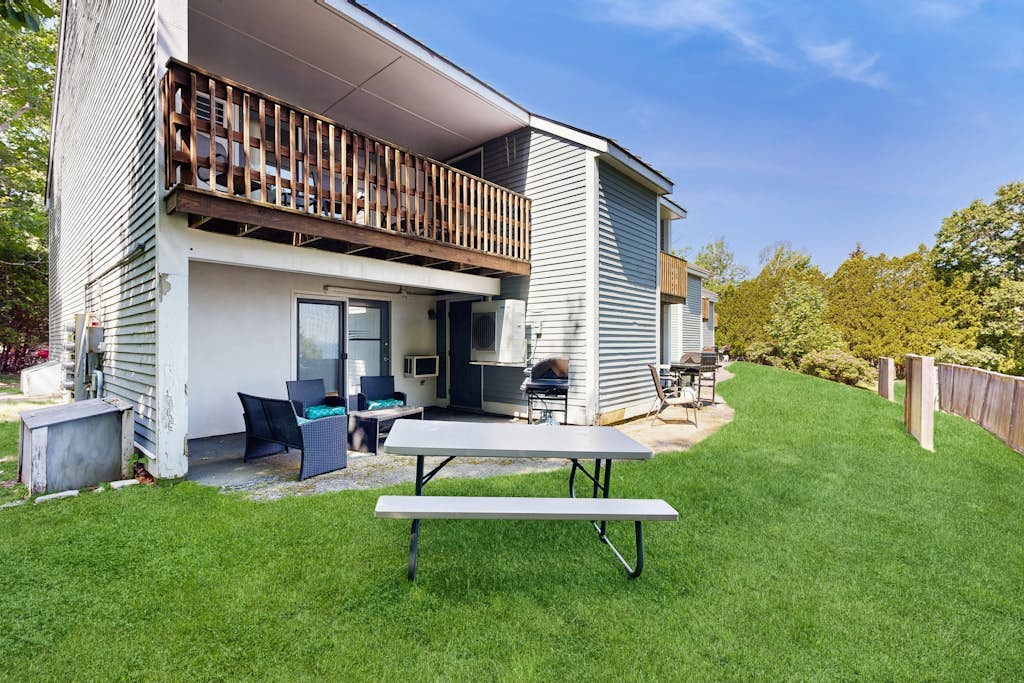 Bay View Dog-Friendly Townhouse w/Porch, Gas Grill, Washer/Dryer, Partial A/C