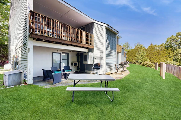 Bay View Dog-Friendly Townhouse w/Porch, Gas Grill, Washer/Dryer, Partial A/C
