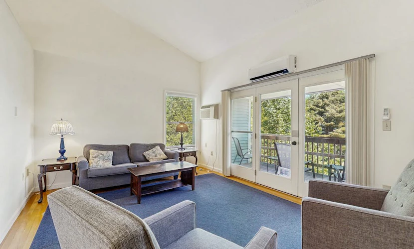Family & Dog-Friendly Townhouse w/Back Porch, Views, Partial AC