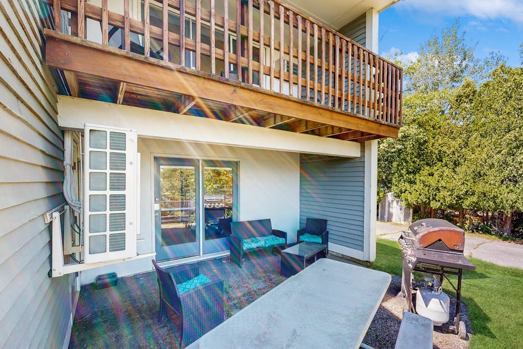 Family & Dog-Friendly Townhouse w/Back Porch, Views, Partial AC