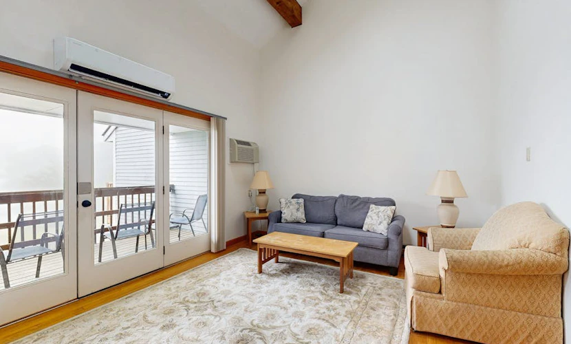 Townhome w/ Bonus Loft, High-Speed WiFi, Partial AC & Full Kitchen