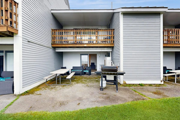 Townhome w/ Bonus Loft, High-Speed WiFi, Partial AC & Full Kitchen