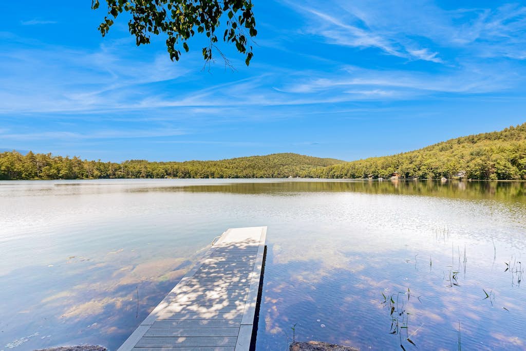 Charming Lakefront Apartment with Deck, Patio and  BBQ Grill