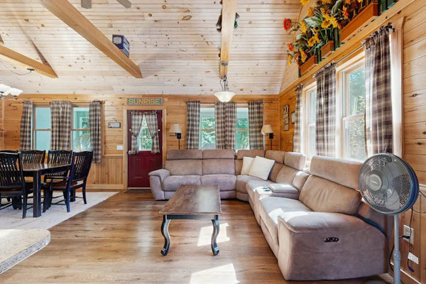 10-acre waterfront hideaway with kayak, private dock on Prong Pond & firepit
