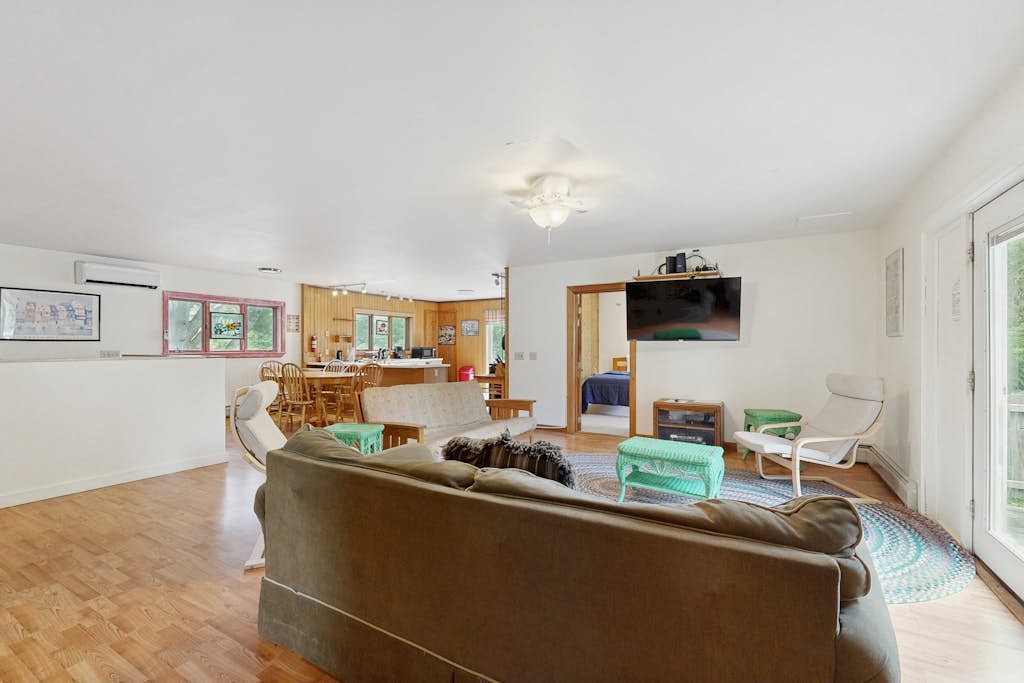 Cute cottage with fast WiFi & full kitchen - 1 mile to downtown & next to Acadia