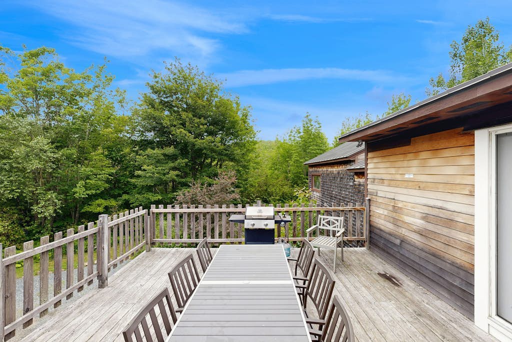 Cute cottage with fast WiFi & full kitchen - 1 mile to downtown & next to Acadia