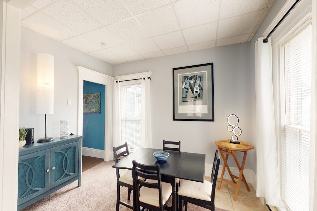 Charming upstairs duplex with fast WiFi, partial AC, & walkable location