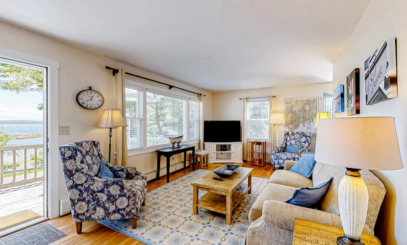 Oceanfront home on Lobster Cove with deck & shared firepit - walk to town
