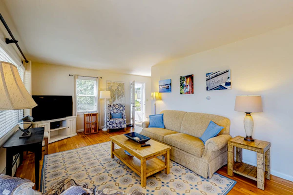 Oceanfront home on Lobster Cove with deck & shared firepit - walk to town