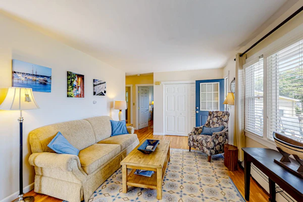 Oceanfront home on Lobster Cove with deck & shared firepit - walk to town