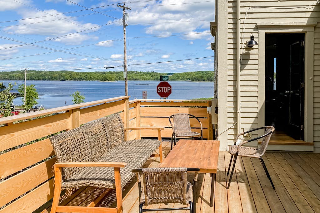 Sweeping Sheepscot River views in newly renovated 200 year old Wiscasset home