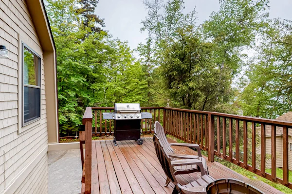 Two cabins in one - lake-view duplex with a shared dock - dog-friendly