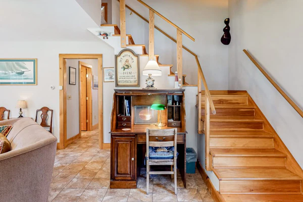 Two-story home steps from Laite Beach - stroll to the harbor, 1 dog welcome