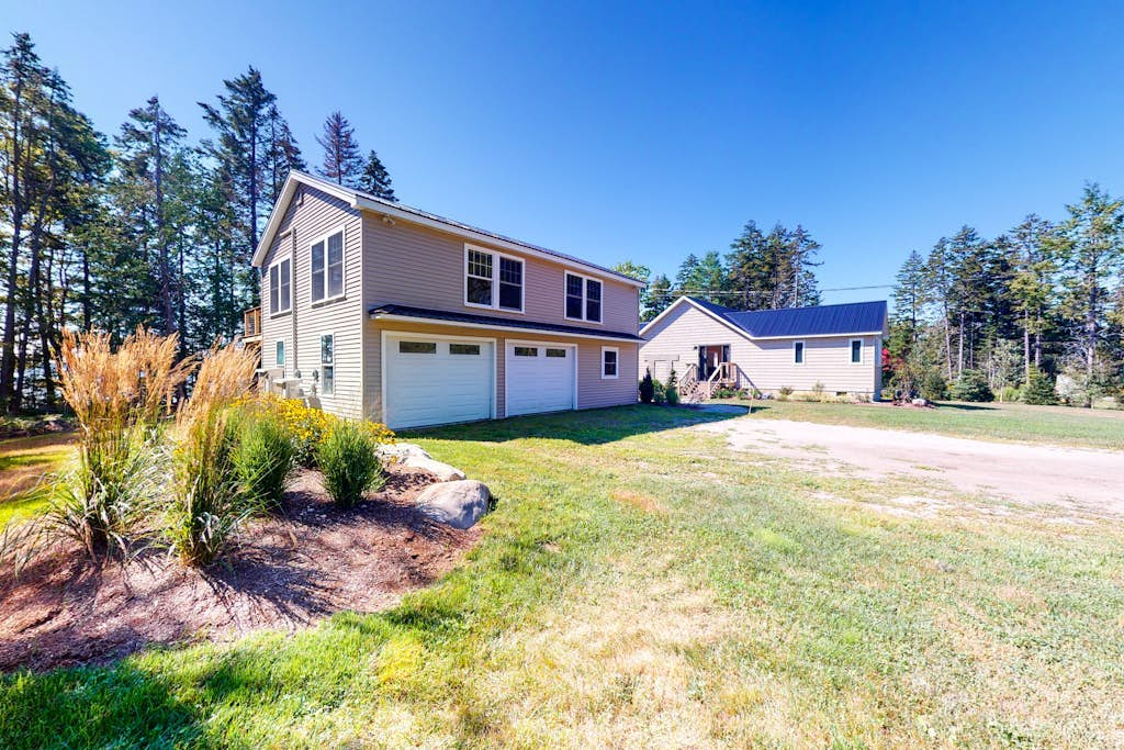 Newly-built waterfront home with fast WiFi, furnished deck, & washer/dryer
