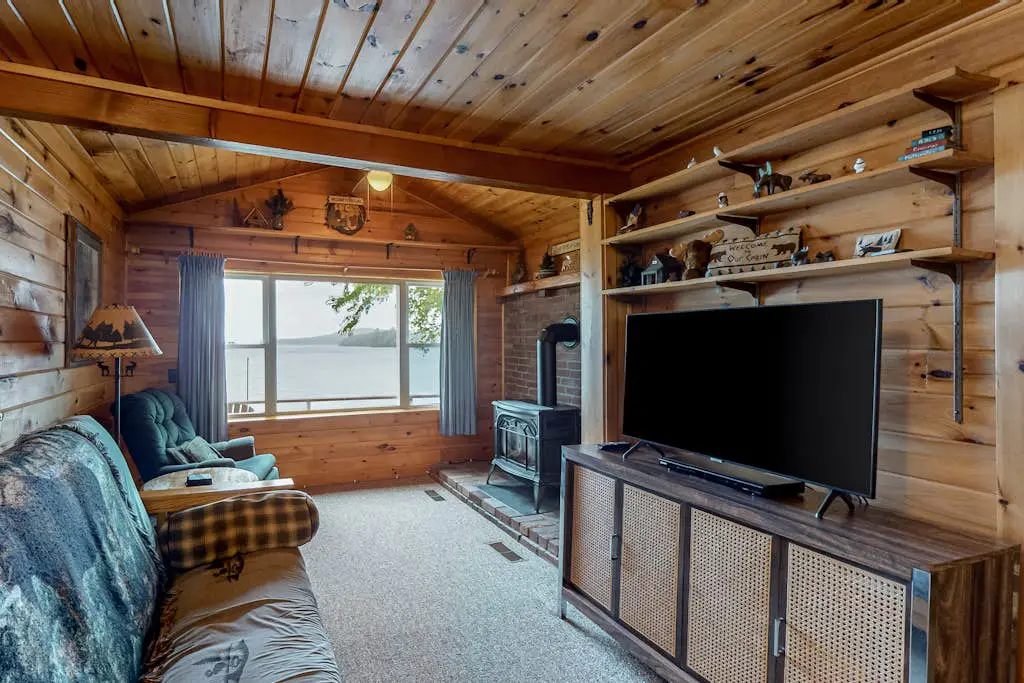 Lakefront Cabin #1