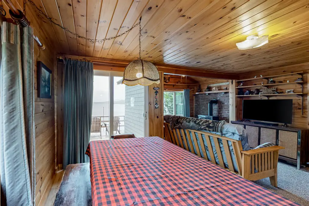 Lakefront Cabin #1