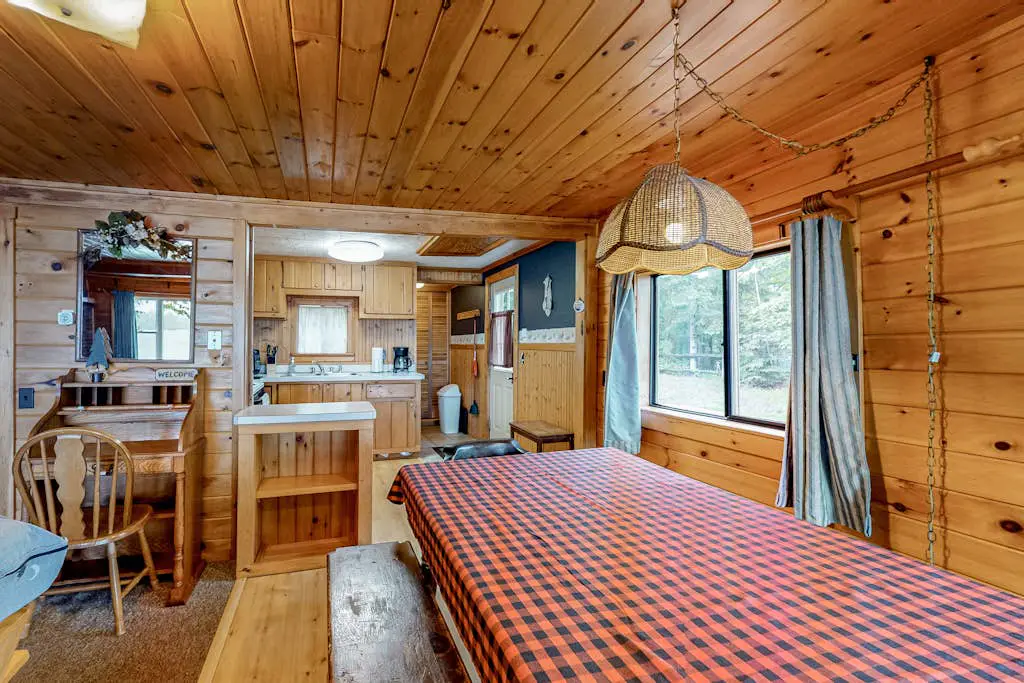 Lakefront Cabin #1