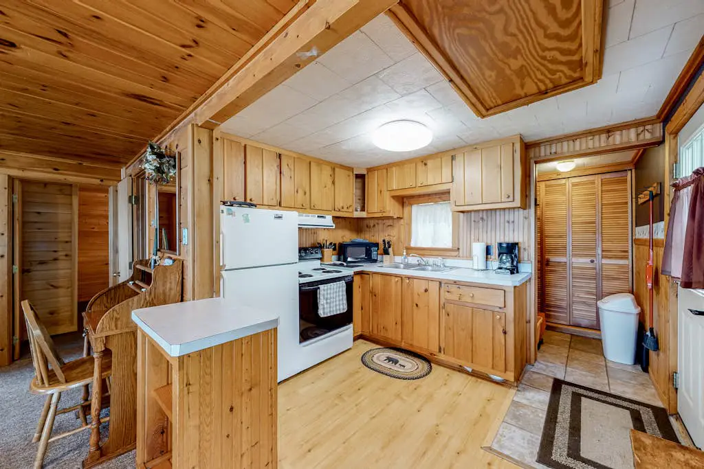 Lakefront Cabin #1
