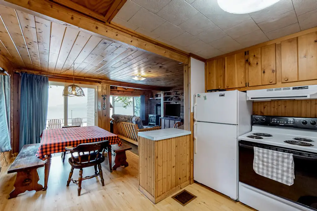 Lakefront Cabin #1