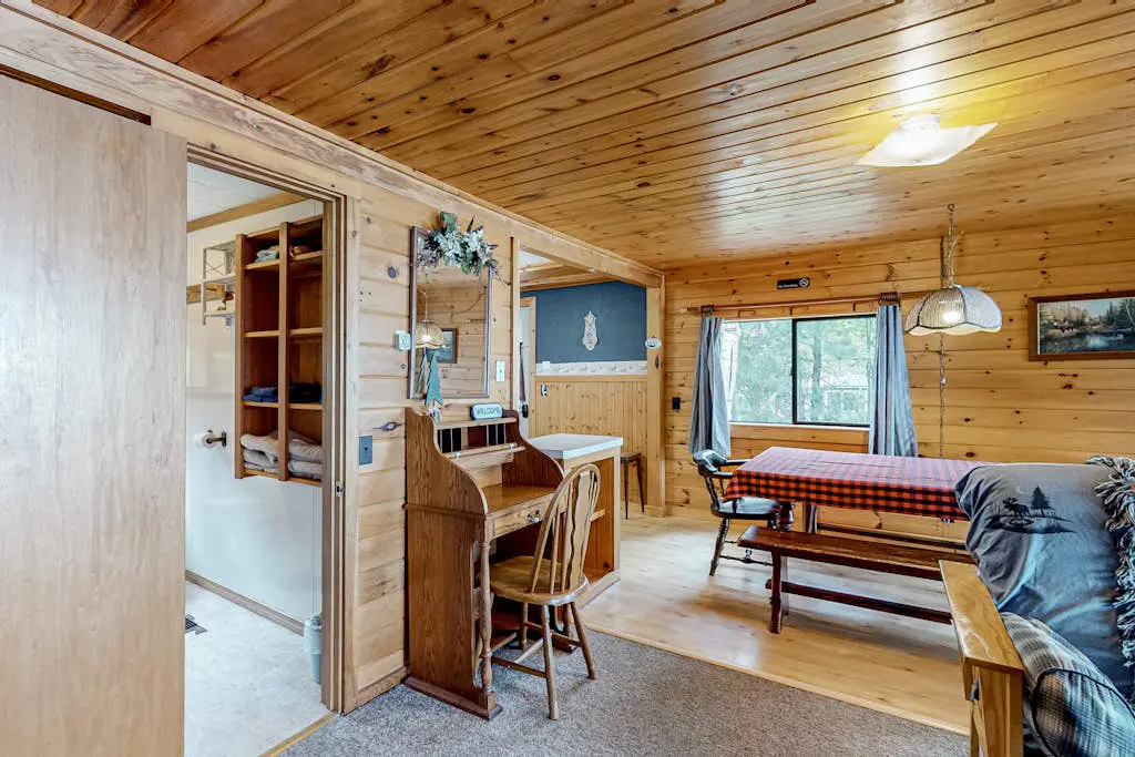 Lakefront Cabin #1