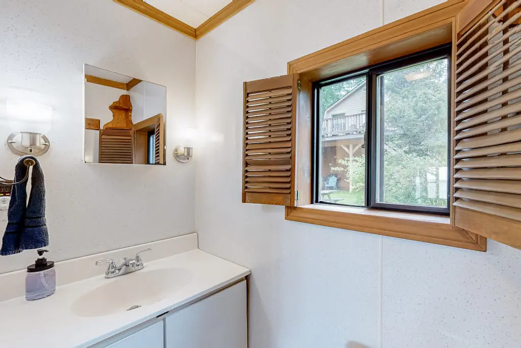 Lakefront Cabin #1