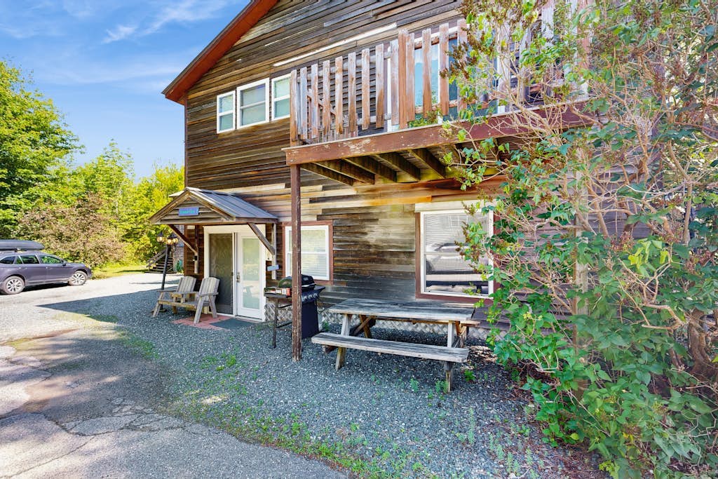 Inviting apartment near downtown and Acadia National Park - dog-friendly