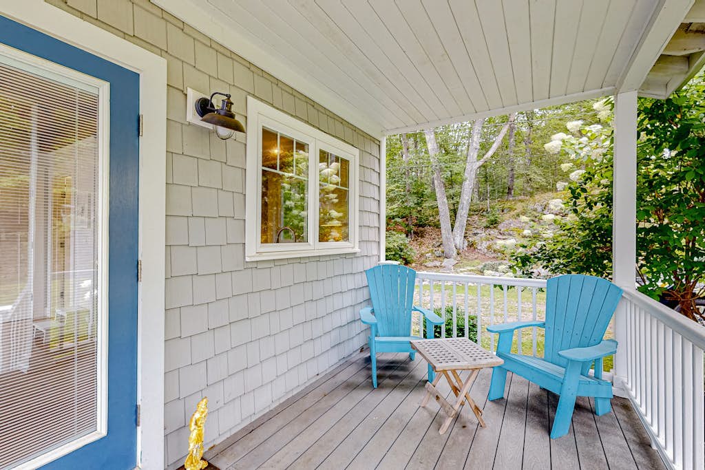 Periwinkle Cottage | Sunny cottage in Westport Island overlooking the river