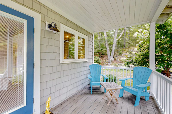 Periwinkle Cottage | Sunny cottage in Westport Island overlooking the river