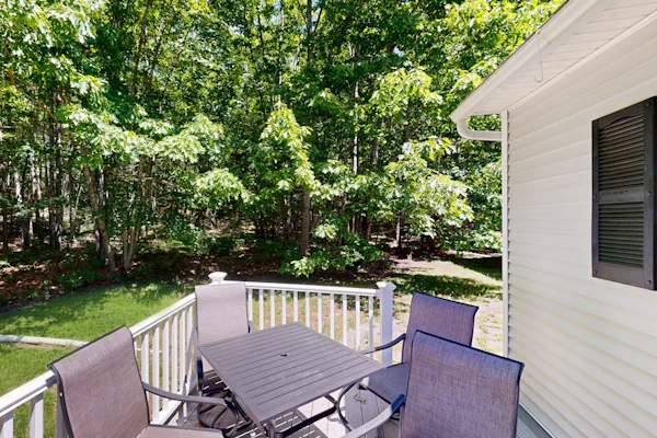 Peaceful home with forest views & great yard - minutes to town