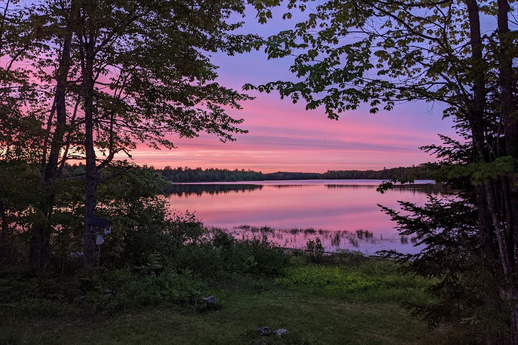 Waterfront home on Graham Lake with kayaks, bikes, firepit & fireplace
