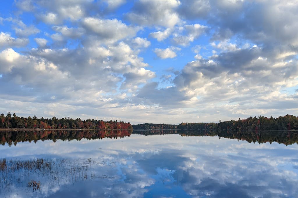 Waterfront home on Graham Lake with kayaks, bikes, firepit & fireplace