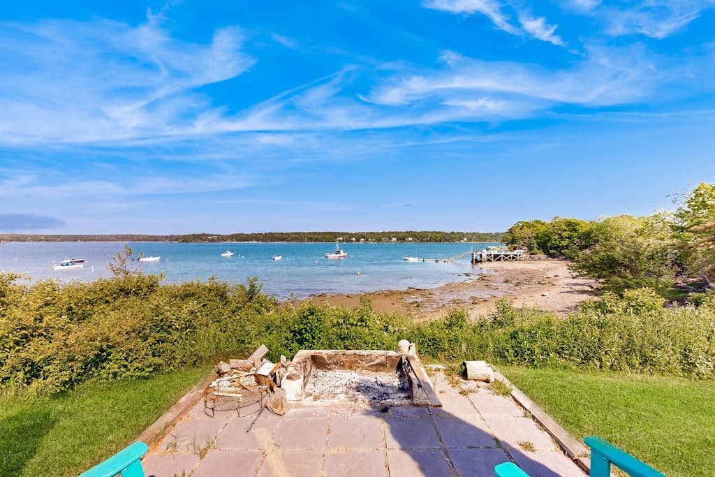 Oceanfront home with dock, beautiful deck & firepit - steps to the beach