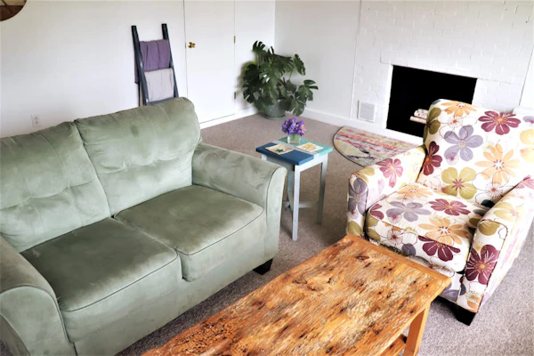 Ocean-view cottage near beach with deck, grill, & full kitchen